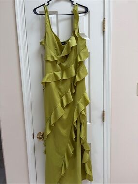 Pretty Little Thing Maxi dress